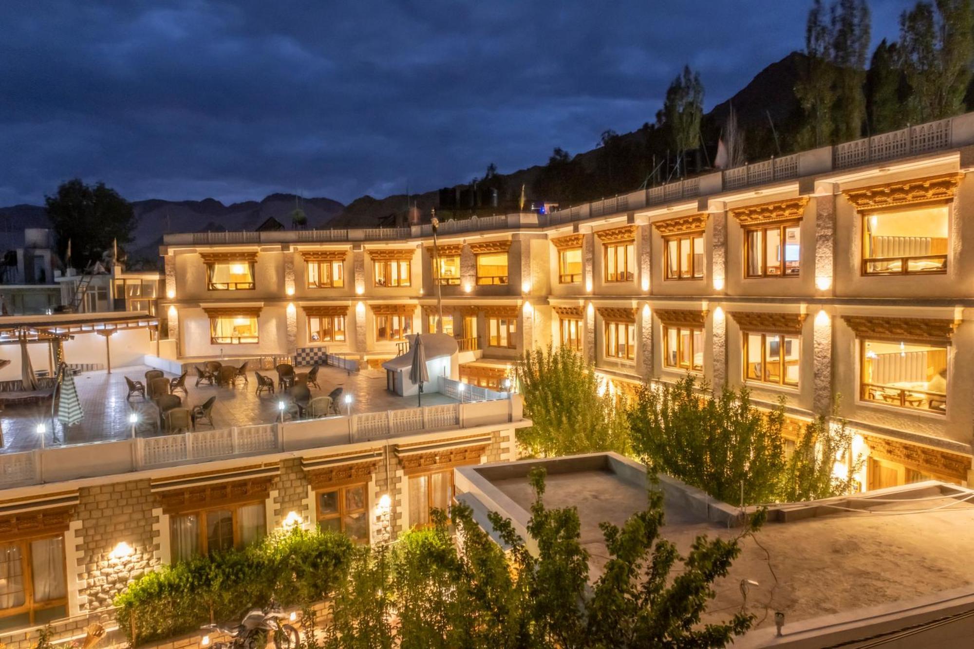 Cho Palace Leh Buitenkant foto